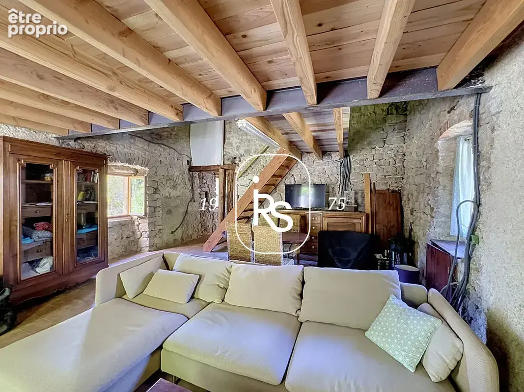Authentique maison en pierre de hameau de 154 m2 A FINIR DE RÉNOVER avec 650 m2 de terrain. - photo 6