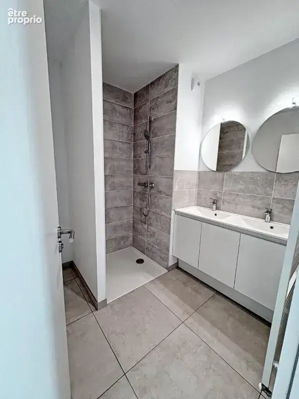 Appartement NEUF AVRILLE 4 pièce(s) - photo 8
