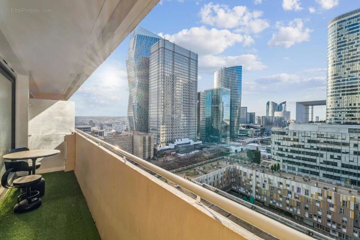 Appartement à COURBEVOIE