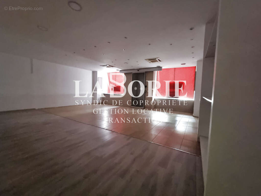 Appartement à BAGNOLS-SUR-CEZE