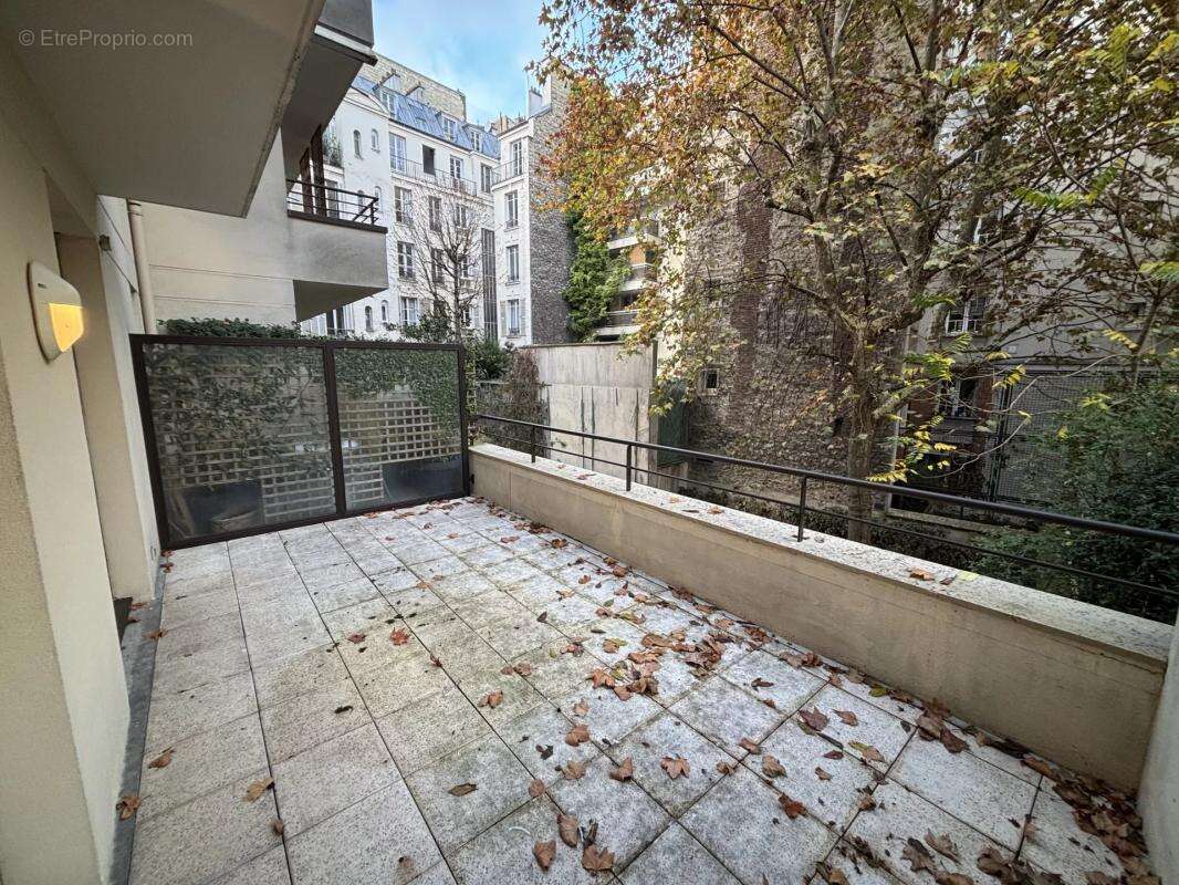 Appartement à PARIS-16E
