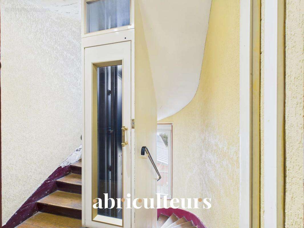 Appartement à PARIS-20E