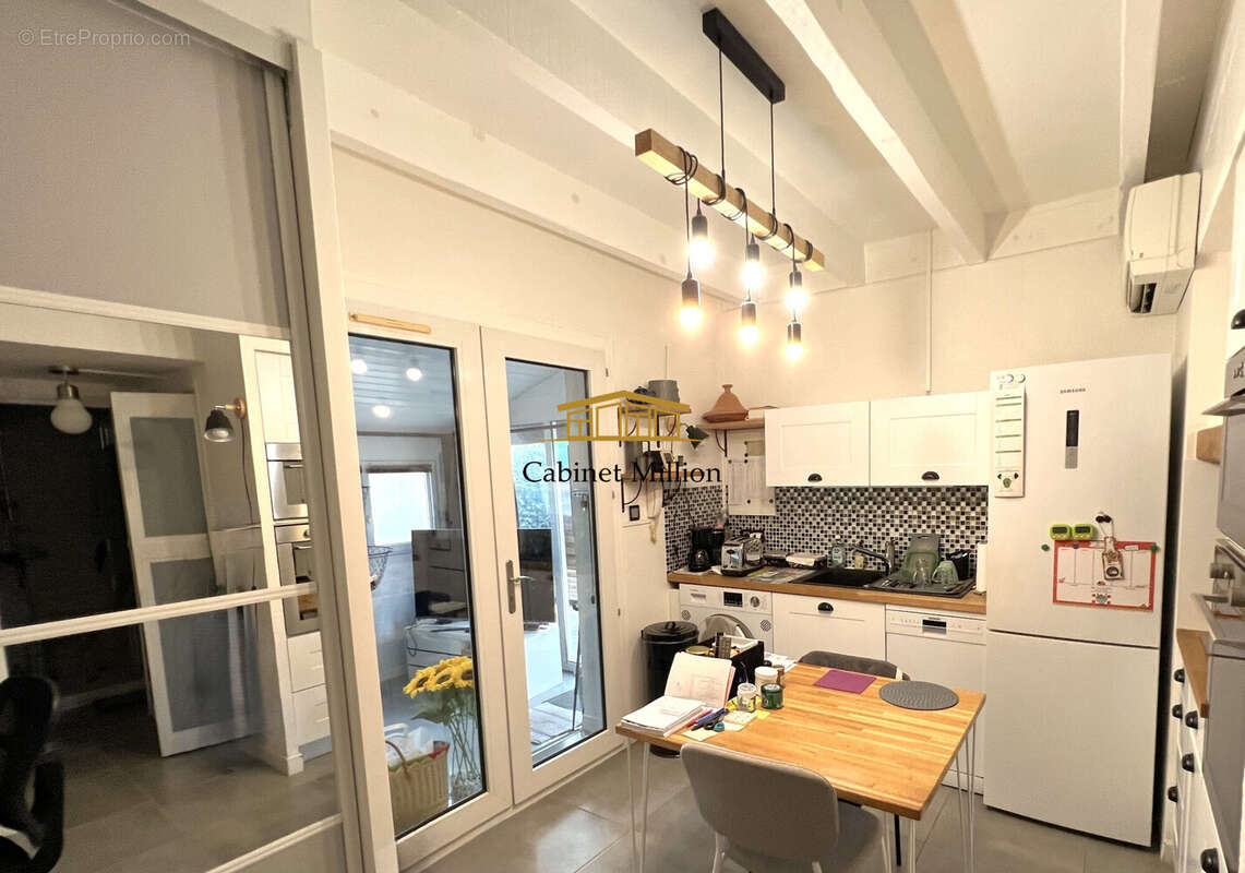 Maison à VIC-LA-GARDIOLE