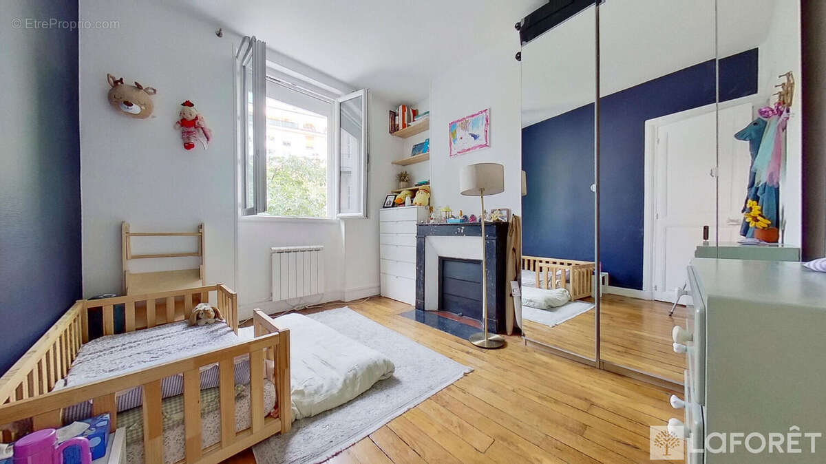 Appartement à PARIS-17E