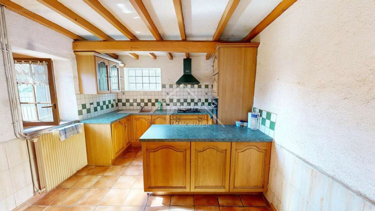 Maison à rénover avec jardin et grange - photo 3