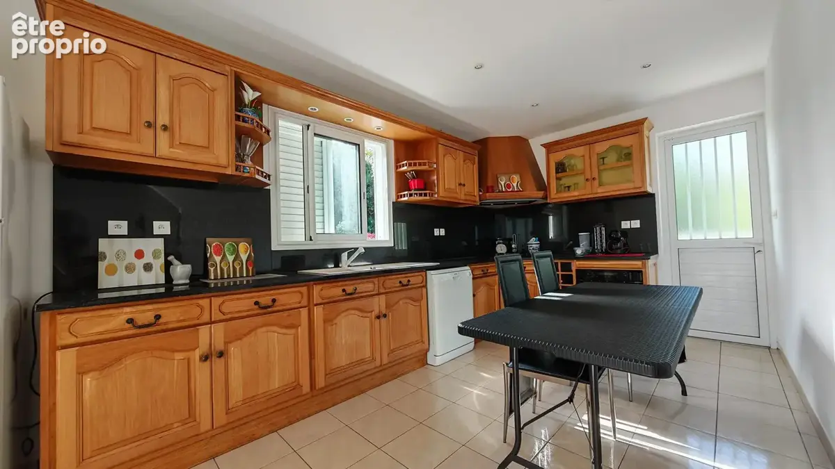Maison 6 pièces 185 m² à vendre à Saint-Pierre (97410) - photo 3