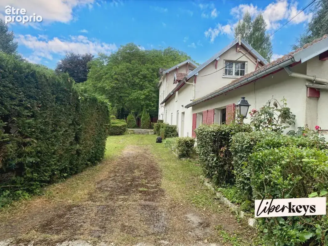 Maison à TRIE-CHATEAU