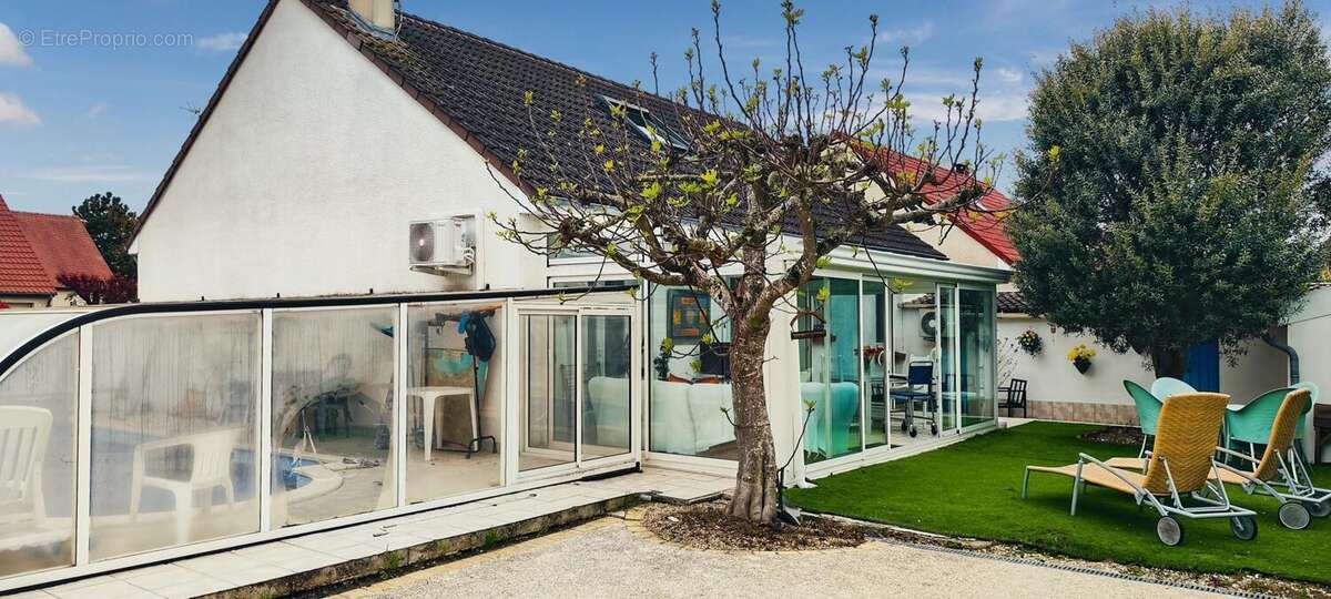 Maison à SAINT-PRYVE-SAINT-MESMIN