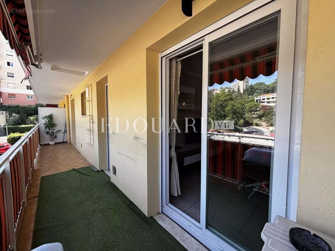 Sur la commune de Menton, en exclusivité deux pièces en bon état avec terrasse et vue dégagée - photo 9