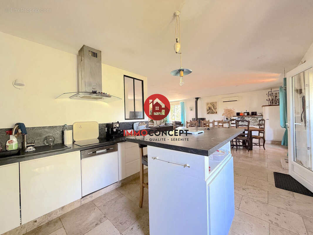 Maison 164 m² à Saint-Victor-La-Coste  - photo 5