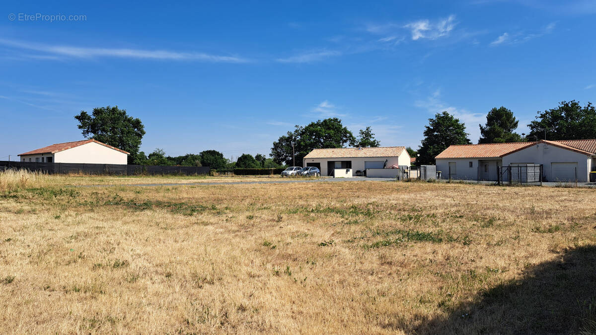 Terrain à LA PEYRATTE
