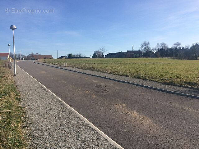 Terrain à MAGNAC-BOURG