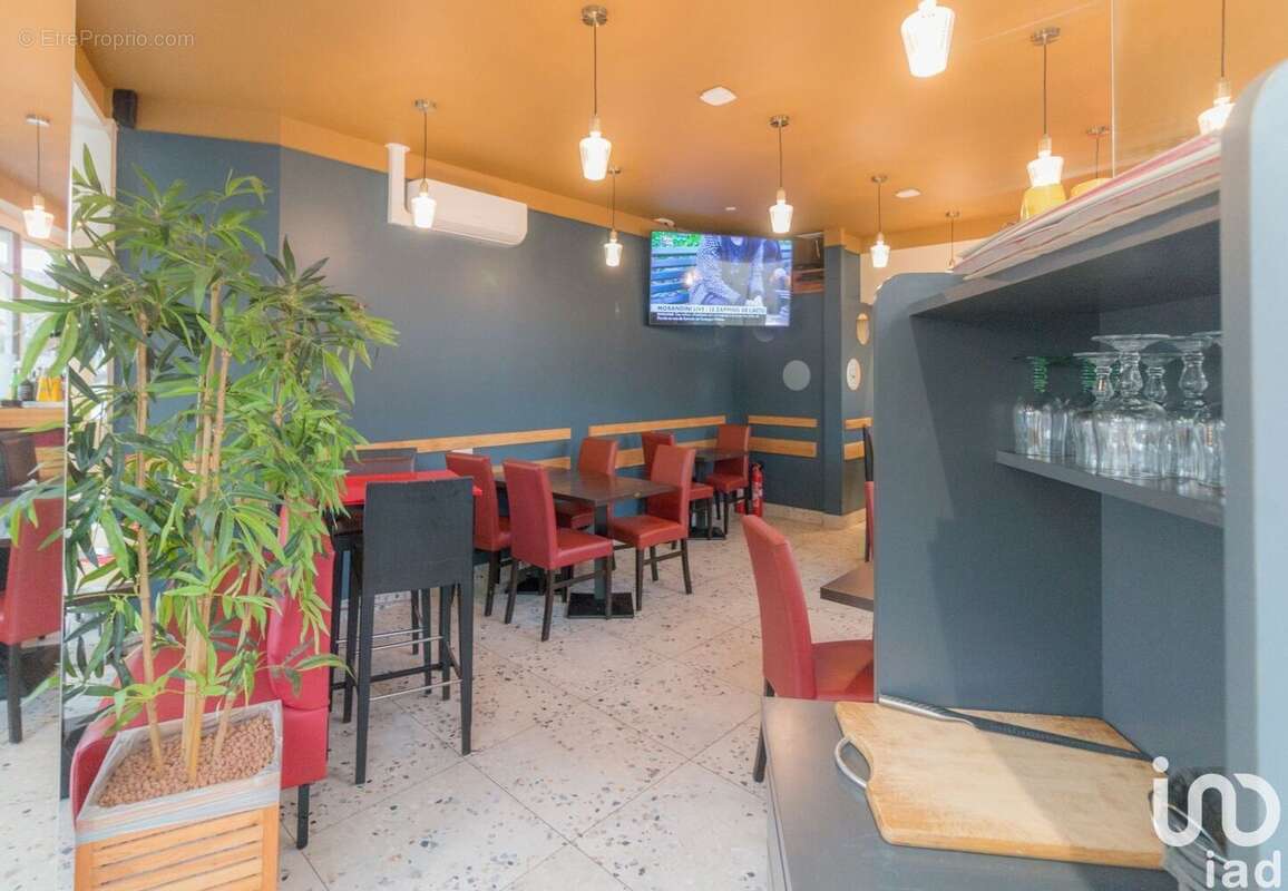 Photo 2 - Commerce à STAINS