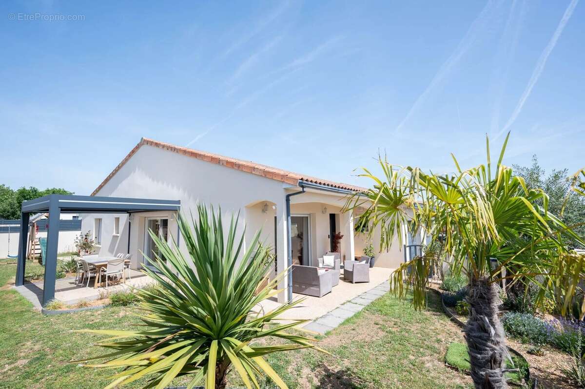 Maison à MONTAMISE