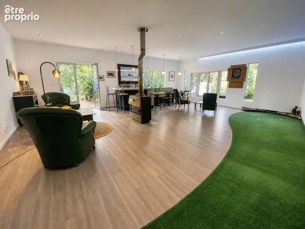 Maison 4 chambres de 212 m² à Saint-Fraigne - photo 6