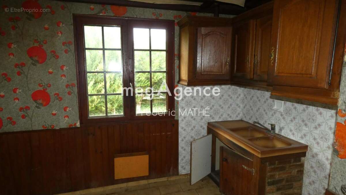 Maison de plain-pied avec dépendances et jardin - photo 5