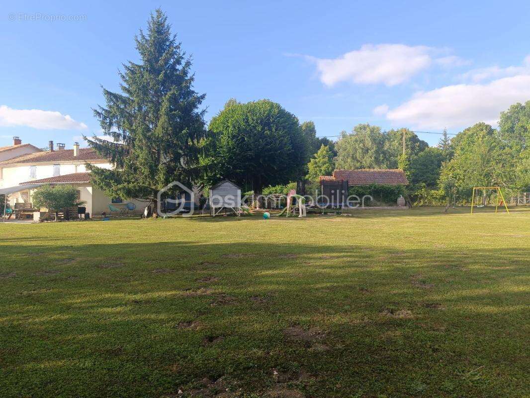Maison à CHEF-BOUTONNE