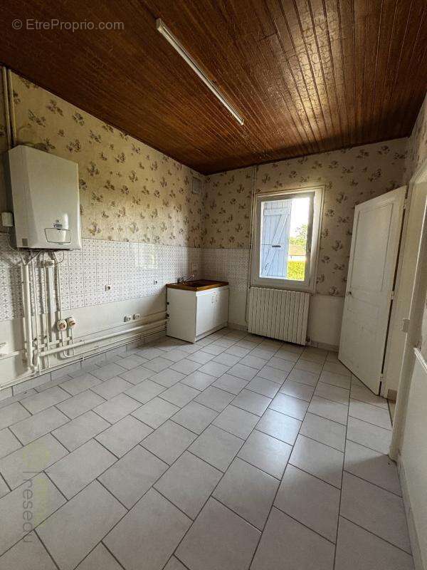 Maison 75 m² à Saint-Amand  - photo 4