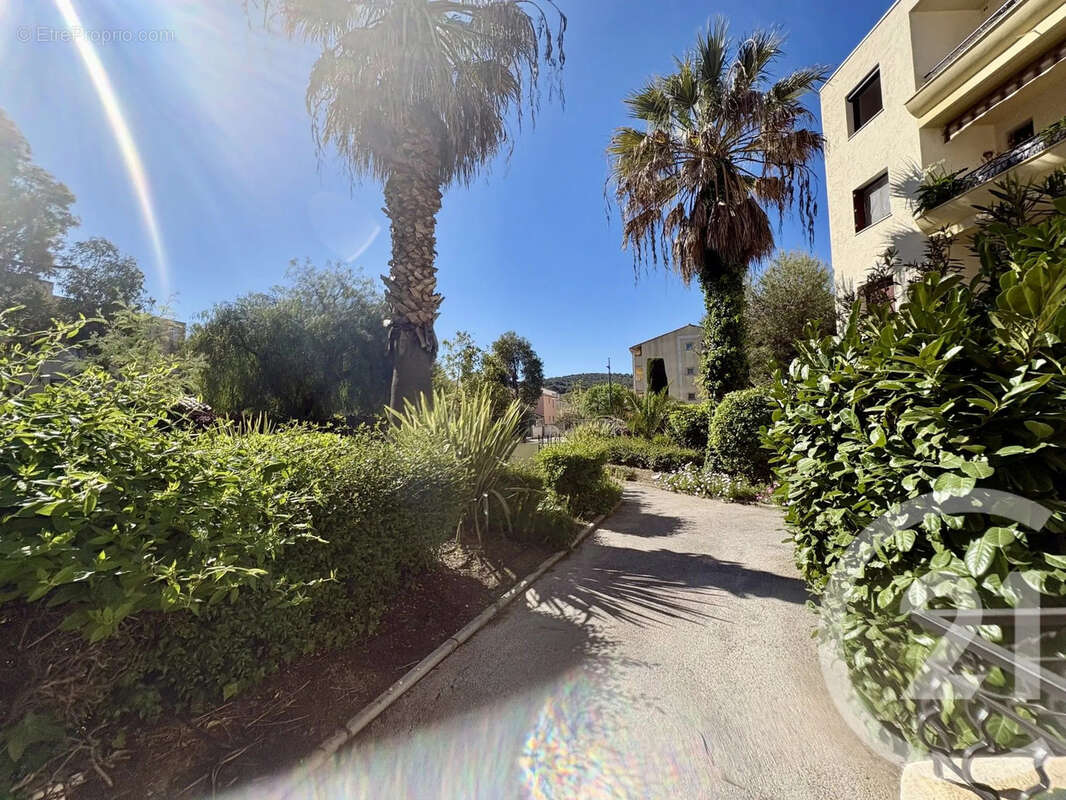Appartement à SIX-FOURS-LES-PLAGES