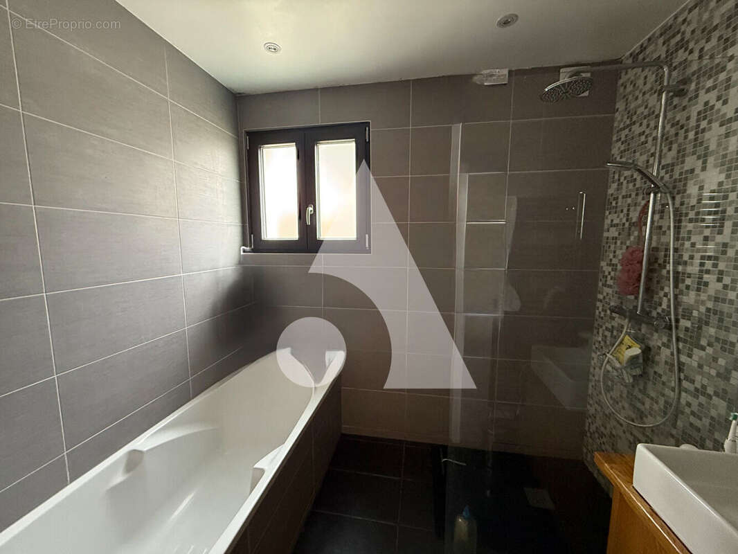 Maison à SAINT-MAUR-DES-FOSSES