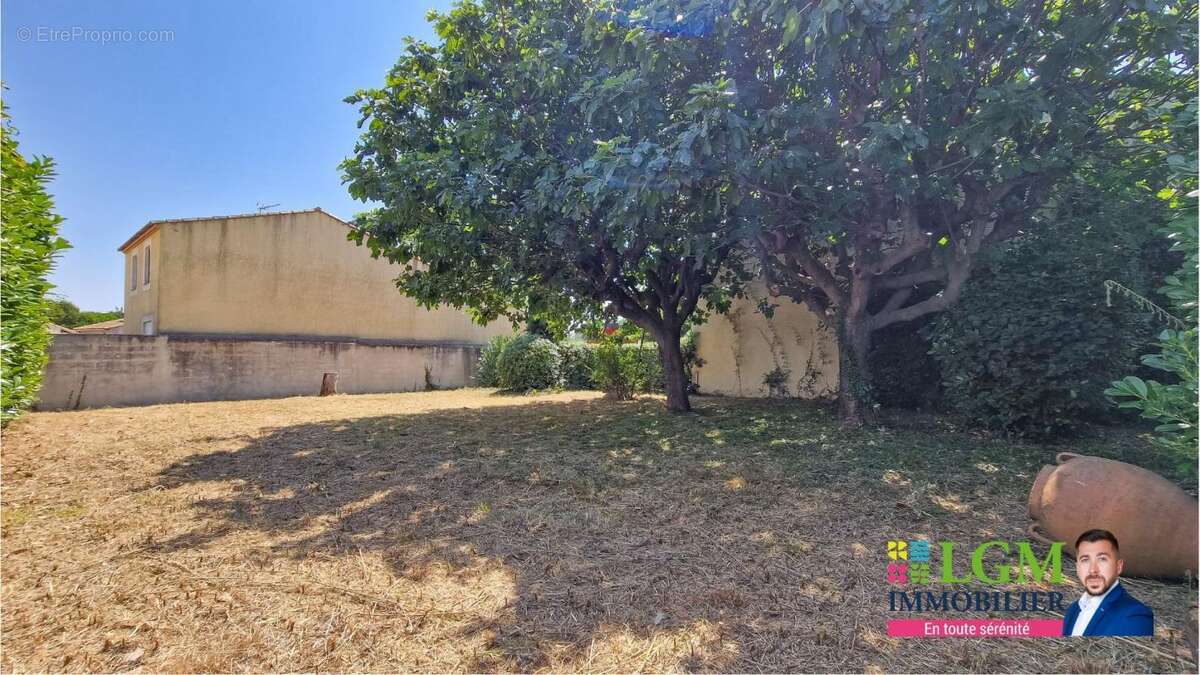 Terrain à GALLARGUES-LE-MONTUEUX