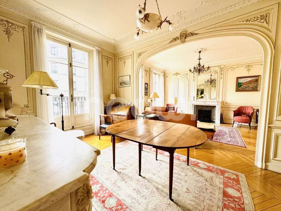 Appartement à PARIS-17E