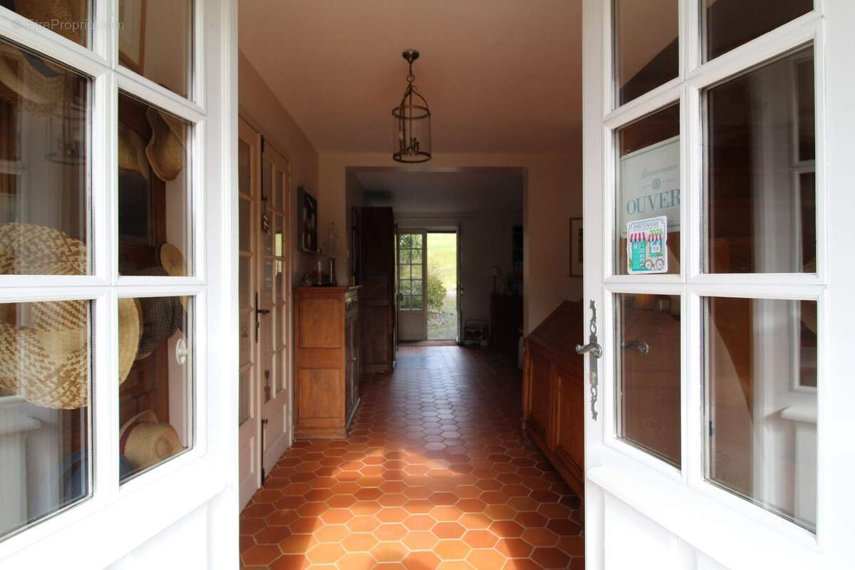 Entrée - Autre à CAMBREMER