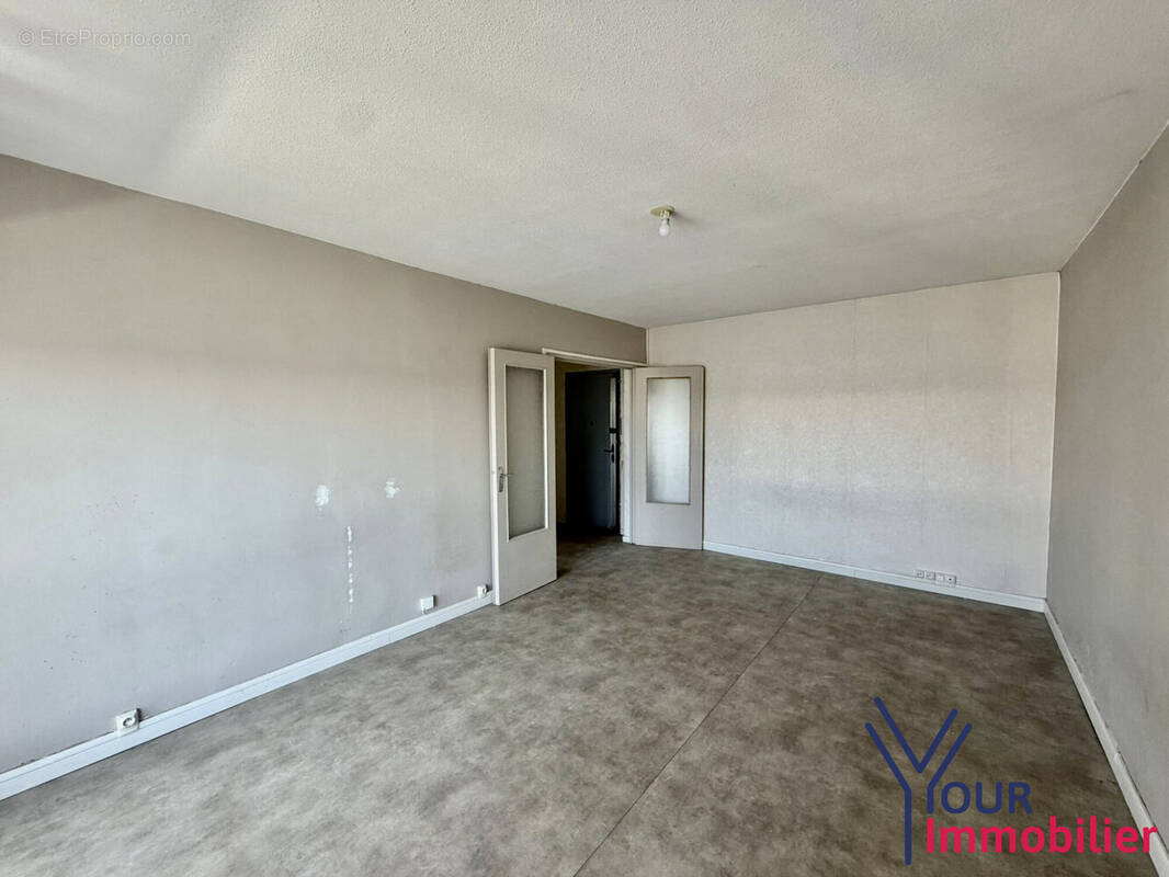Appartement à MEYZIEU