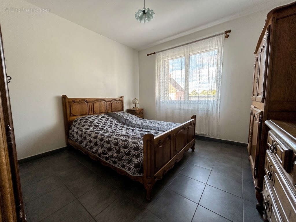Plain-pied individuel achevé en 2014 développant 110,85m2 et bâti sur 956m2 de parcelle ! - photo 9