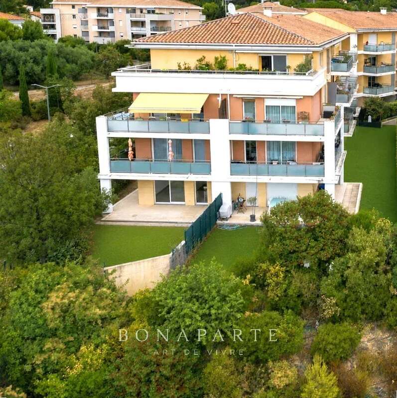 AIX-EN-PROVENCE - Appartement 3 pièces avec terrasse, jardin et double garage - photo 3