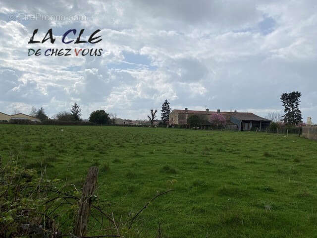 Terrain à OULMES