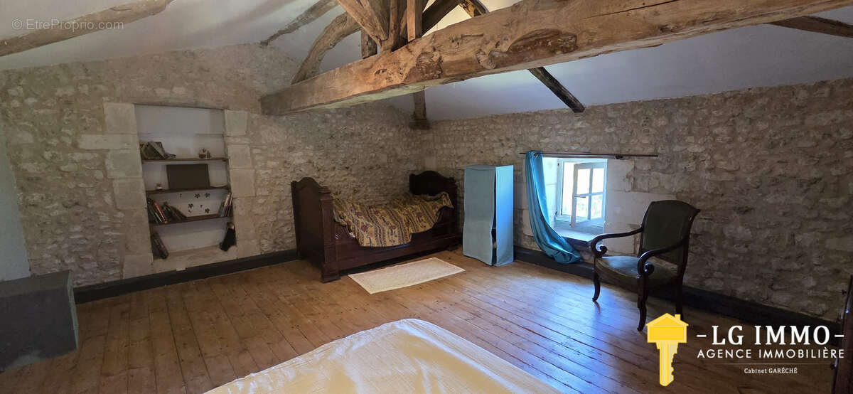 Maison à CHENAC-SAINT-SEURIN-D'UZET