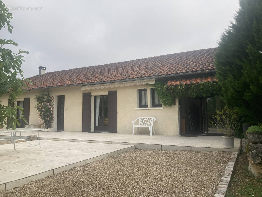 Maison à LA TOUR-BLANCHE