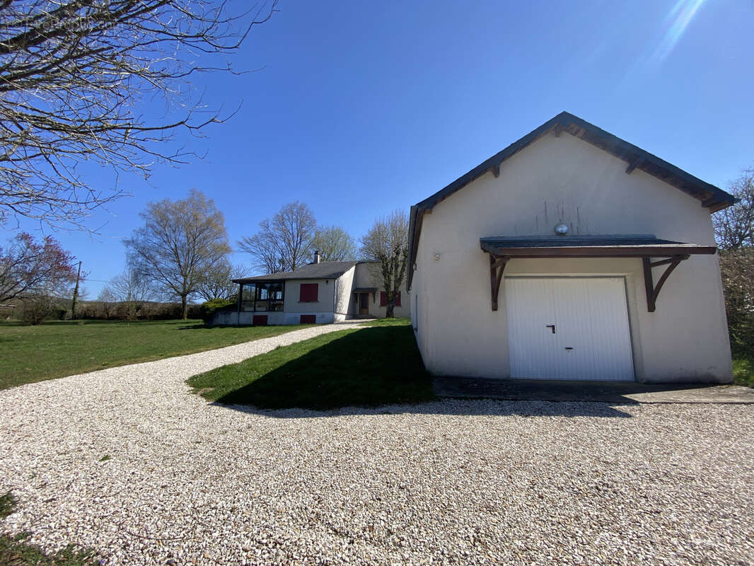 Maison à SAINT-MARTIN-DU-PUY