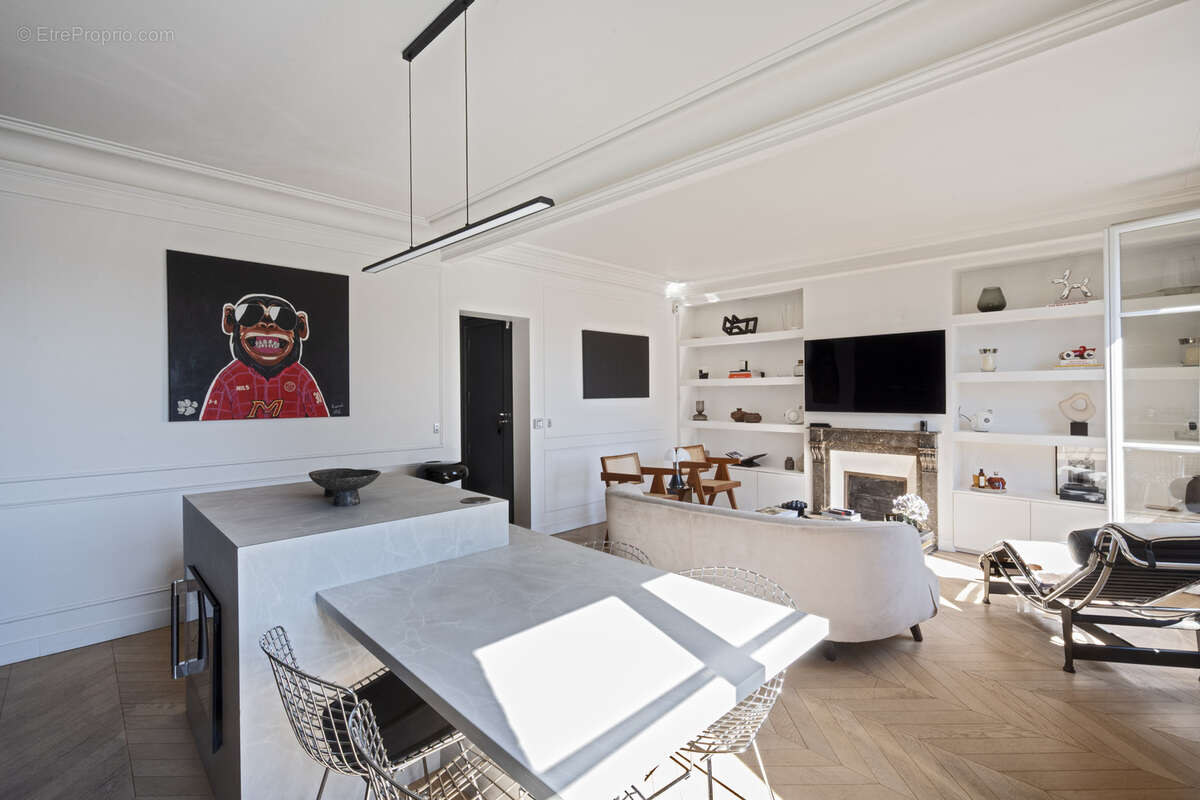 Appartement à PARIS-14E