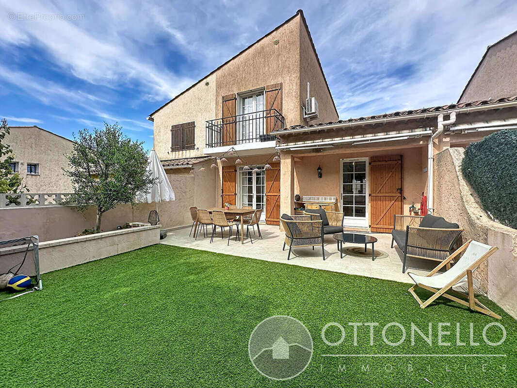 Maison à ROQUEBRUNE-SUR-ARGENS