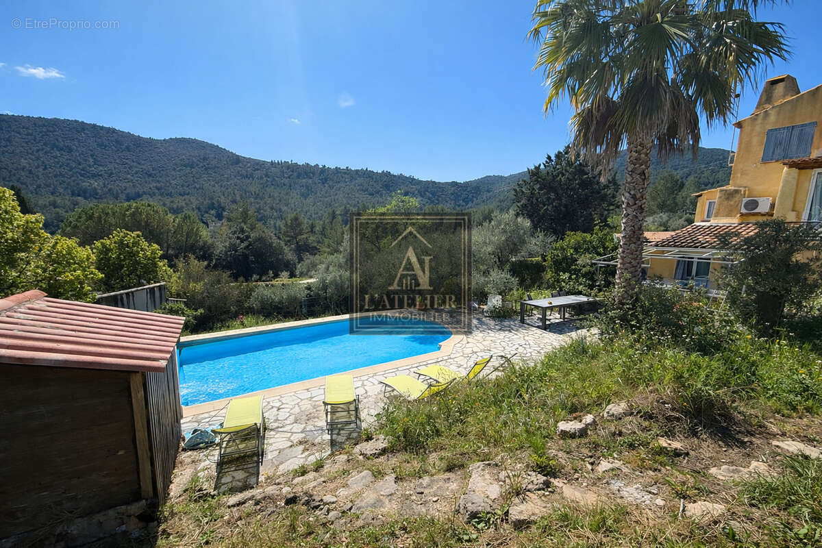 Maison de caractère avec 2 studios, piscine, sous sol et abris voiture sur une parcelle de 1250 m2 - photo 11