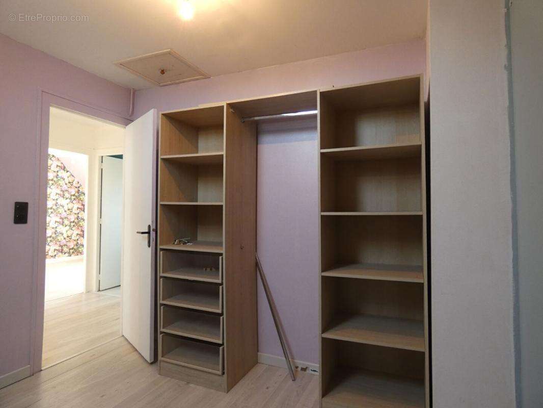 Maison de 119m2 avec 5 chambres, sur un magnifique terrain de1 794m2 : 3 garages, hangar, possibilité gîte ! - photo 7