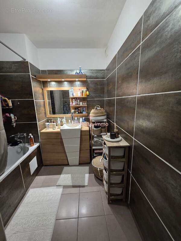 Appartement à MARSEILLE-3E