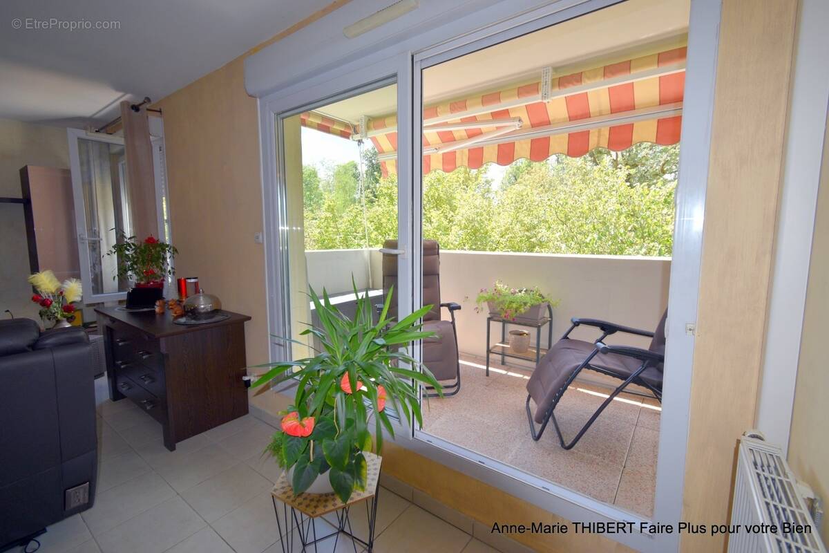 Appartement à MEYZIEU