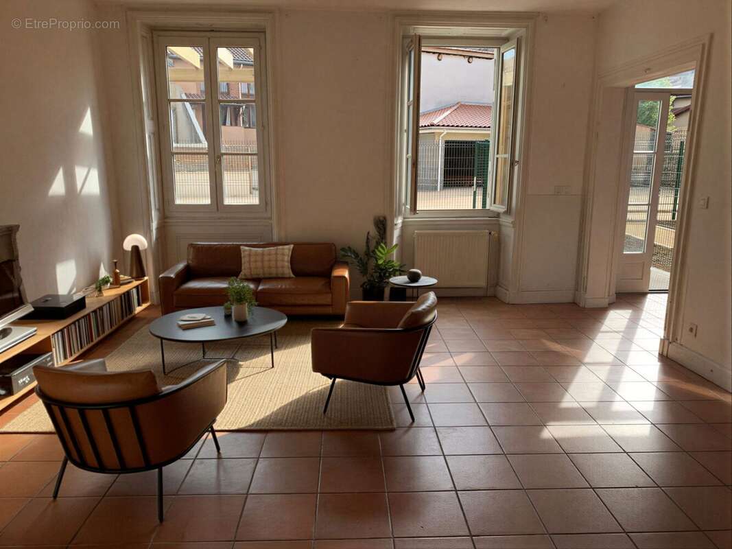 Appartement à SAINT-JUST-SAINT-RAMBERT