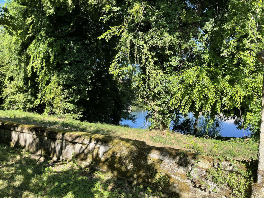 Maison à MOULIETS-ET-VILLEMARTIN