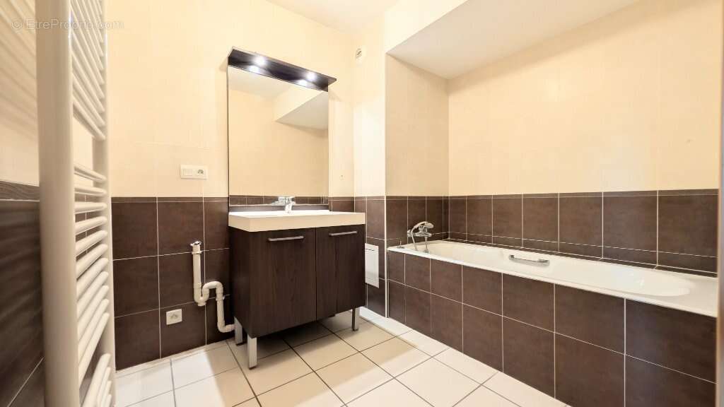 Appartement à CHALLES-LES-EAUX