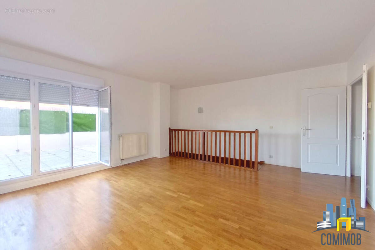 Appartement à COURBEVOIE