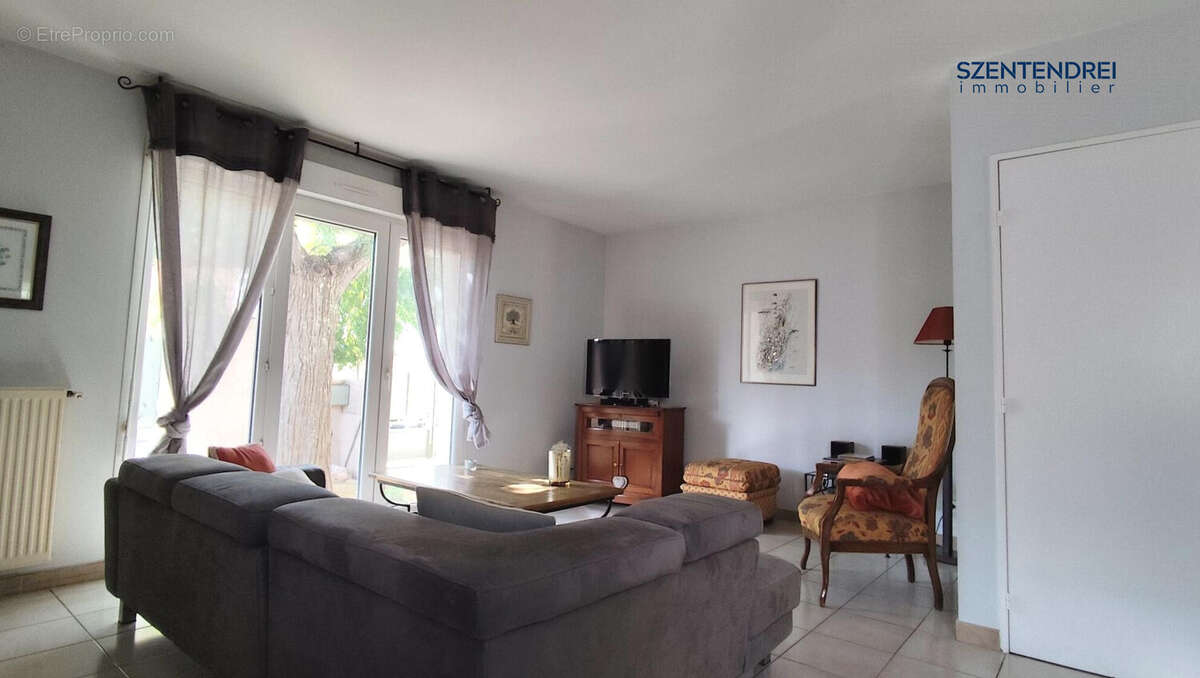 Szentendrei Immobilier - Maison T4 Nîmes Quartier des Sophoras - Maison à NIMES