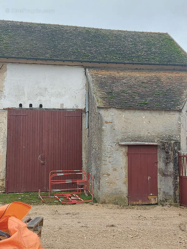 Orgerus 2 kms grange à rénover issue de la division d'un corps de ferme - photo 4