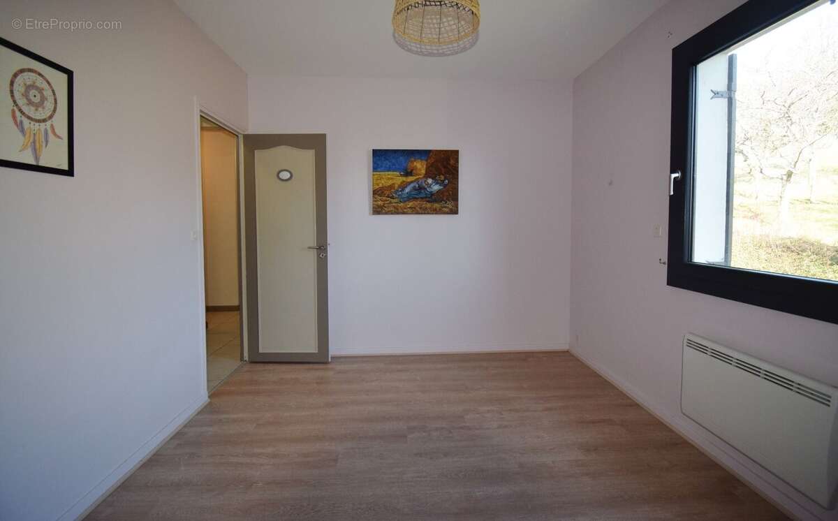 Maison à CREUZIER-LE-VIEUX