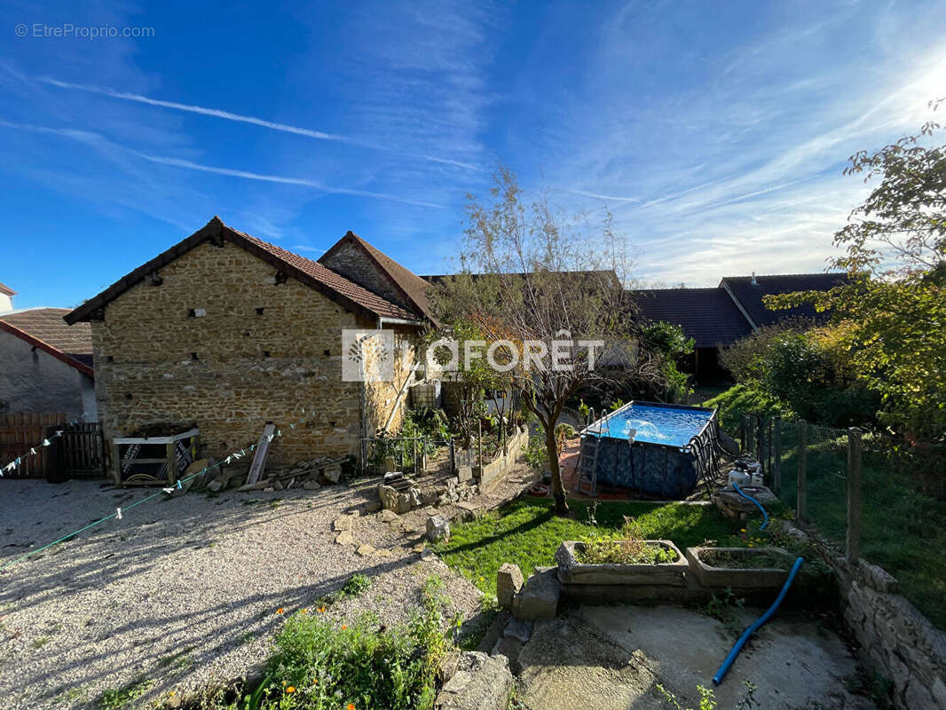 Maison à LONS-LE-SAUNIER