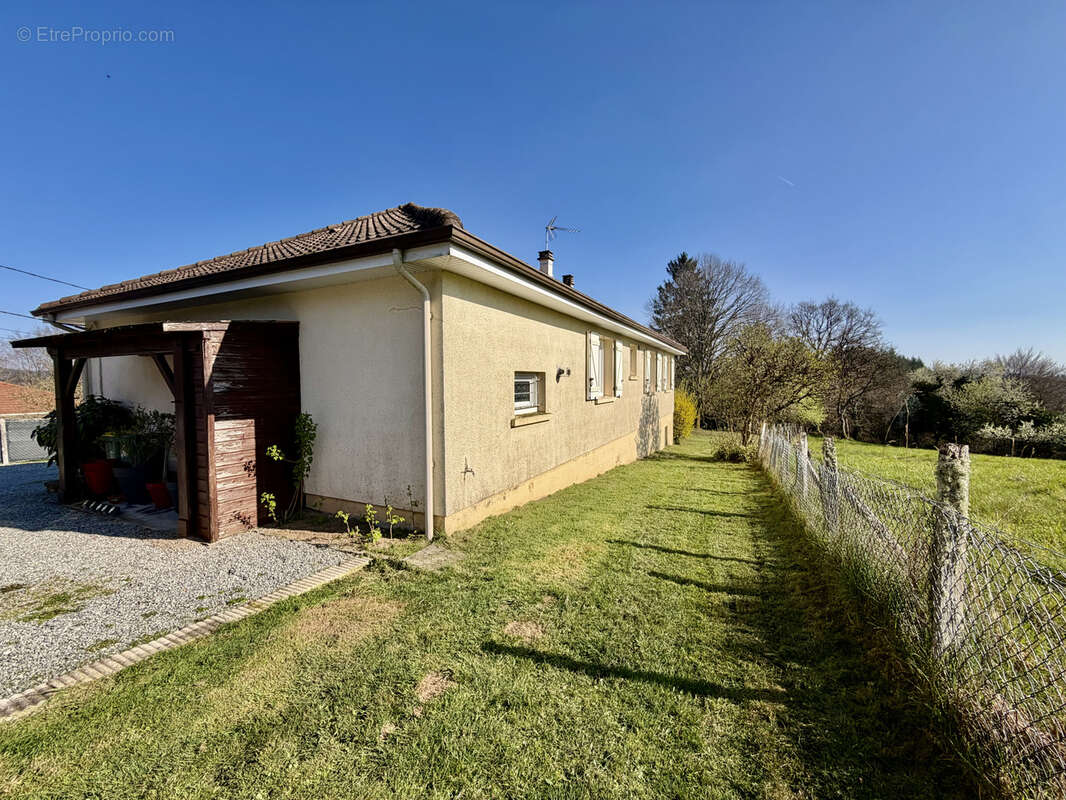 Maison à COMPREIGNAC