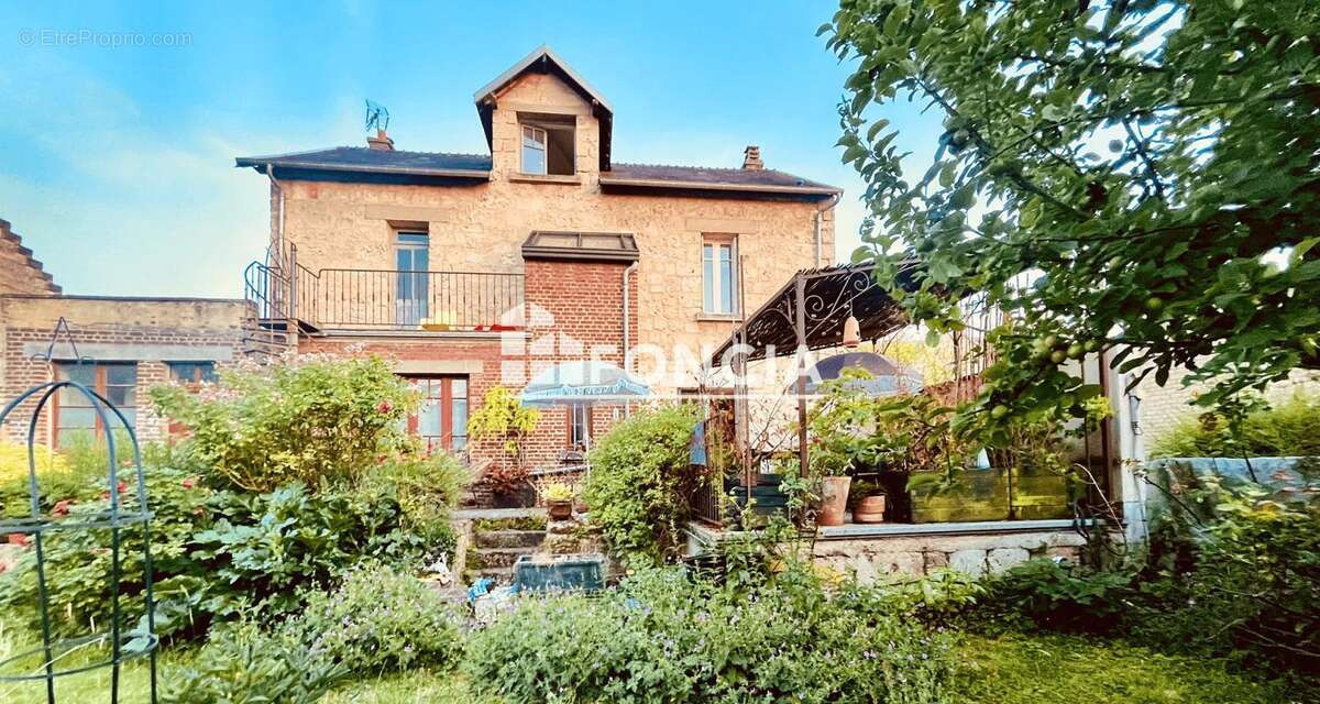 Maison à COUCY-LE-CHATEAU-AUFFRIQUE